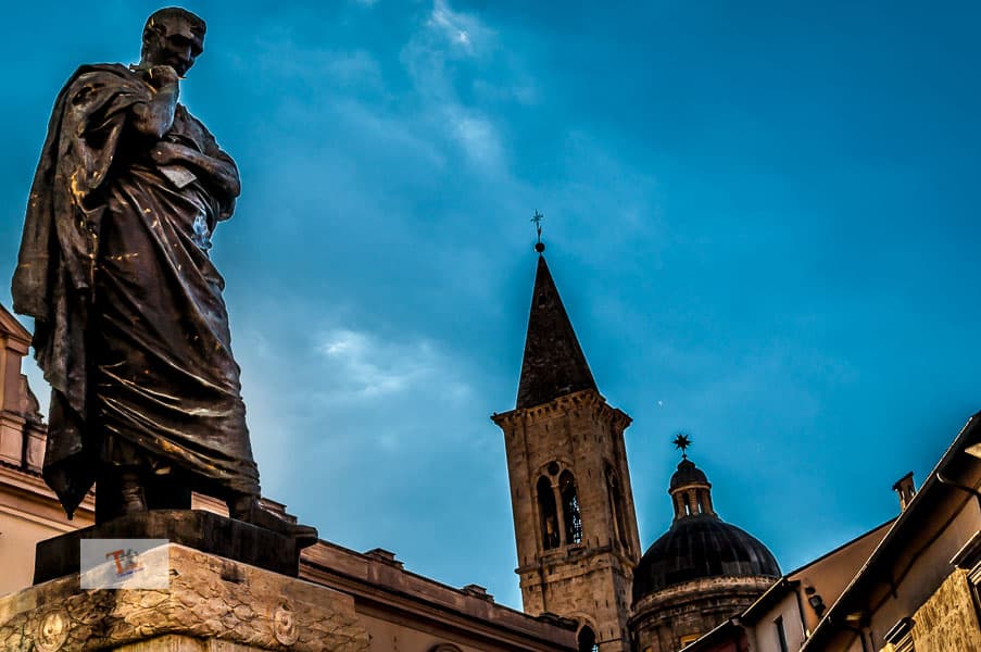 Sulmona, Piazza XX Settembre, statue of Ovid