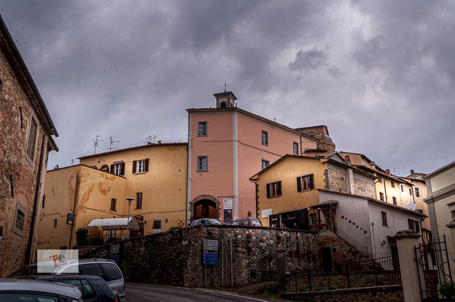 Piero della Francesca itinerary, Monterchi, entrance into the historic center