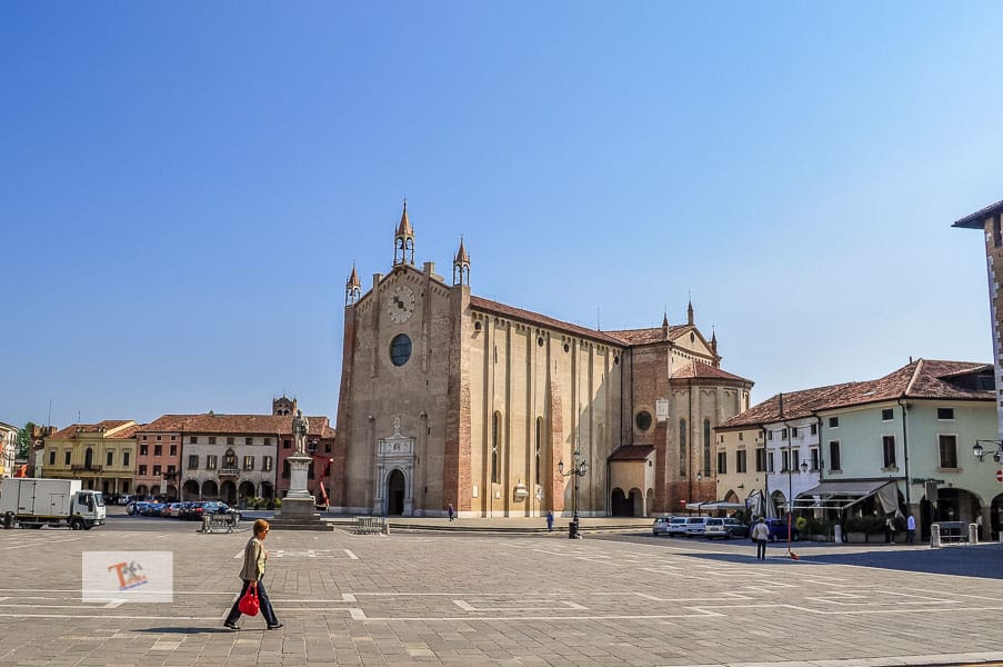 Montagnana: central square and Cathedral