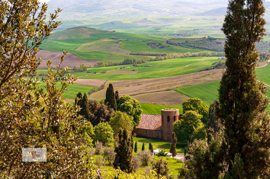 Pienza: panoramic view of the Val d'Orcia and the Pieve di Corsignano