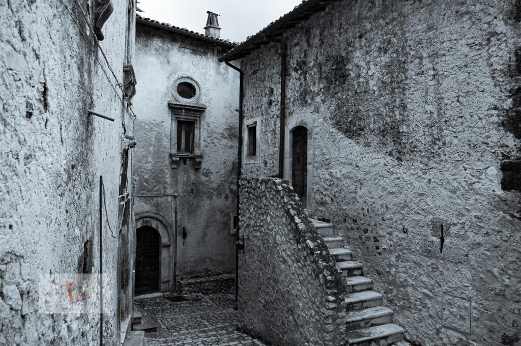 Santo Stefano di Sessanio, foreshortening of the city